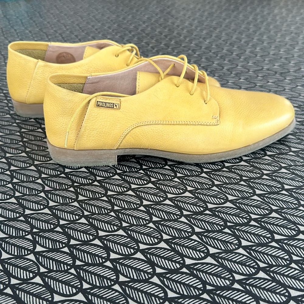 NWOT Pikolinos oxfords.